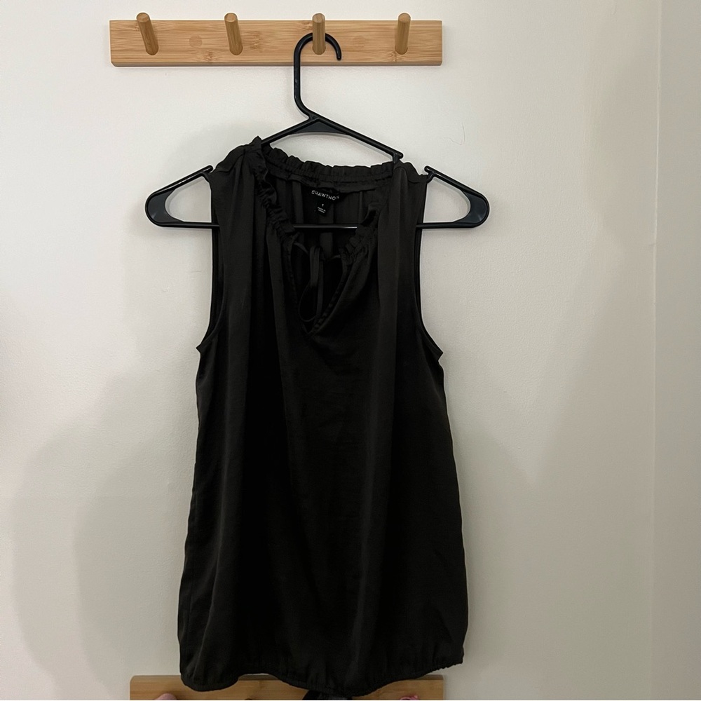 41 Hawthorn Black Sleeveless Blouse worn once excellent condition size small